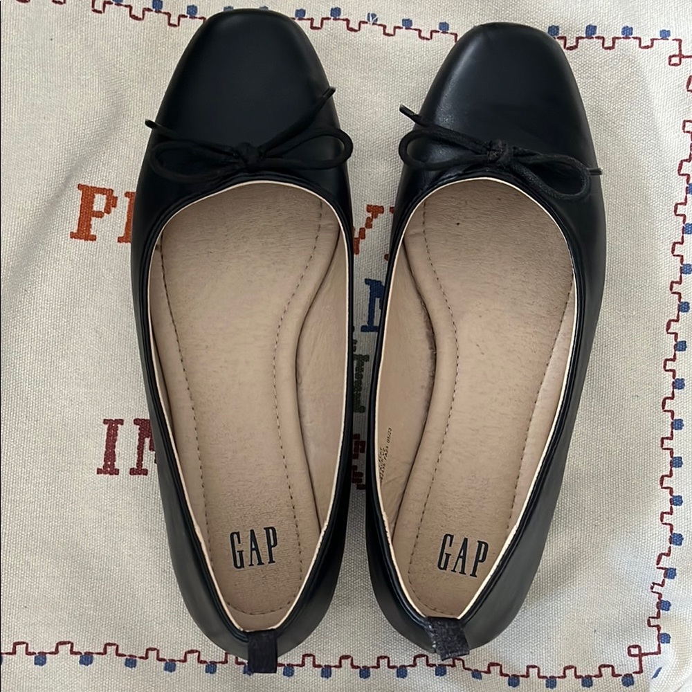 GAP Women's Black Ballet Flats size 8
